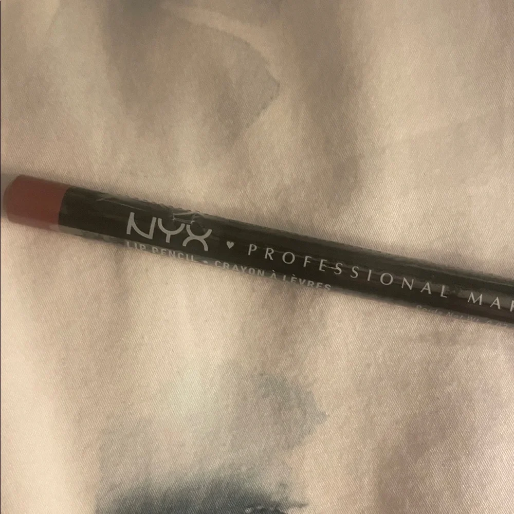 ✨ NYX Lip Pencil in “Natural”